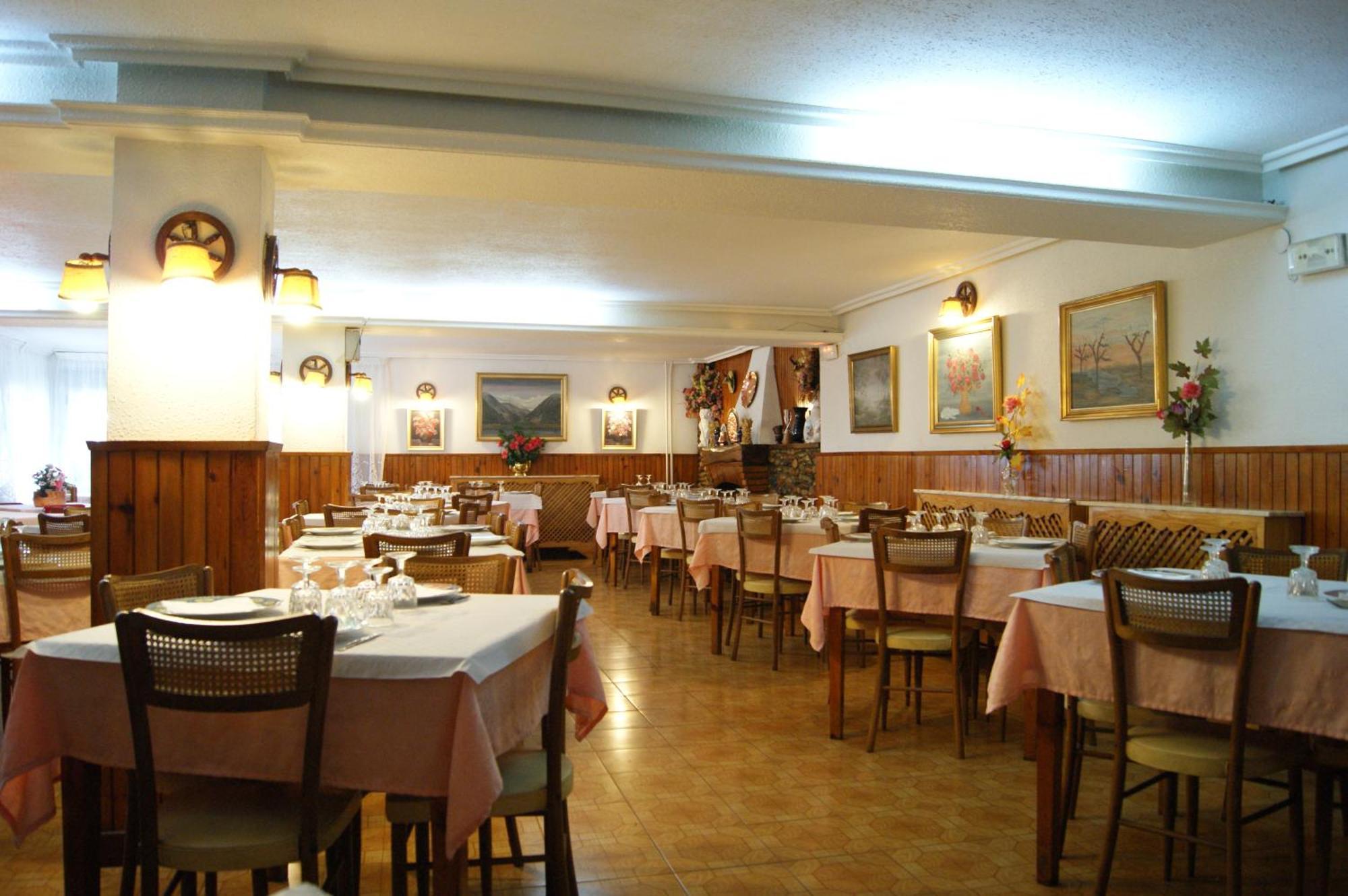 Hostal Pirineos Meliz Bielsa Exterior photo